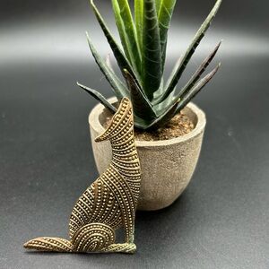 Vtg Howling Wolf Coyote Brooch Southwestern Goldtone Large Estate Lapel Pin